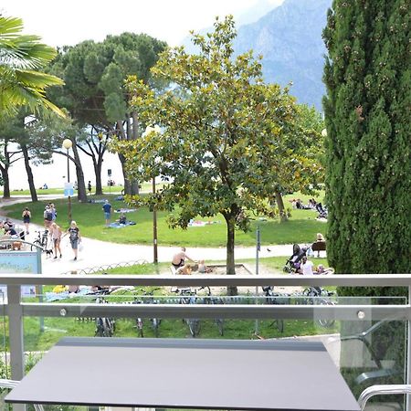 Terrazza Sul Lago Riva del Garda Bagian luar foto