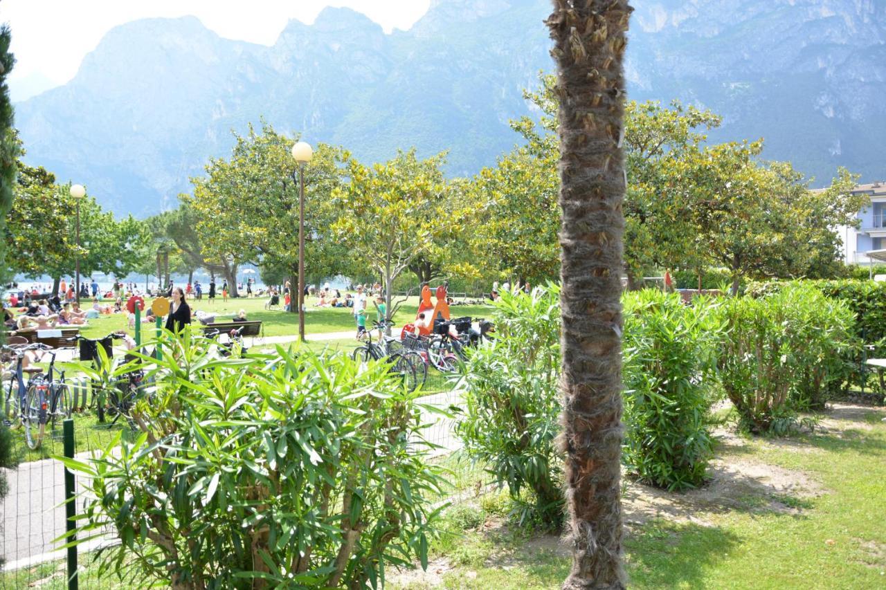 Terrazza Sul Lago Riva del Garda Bagian luar foto