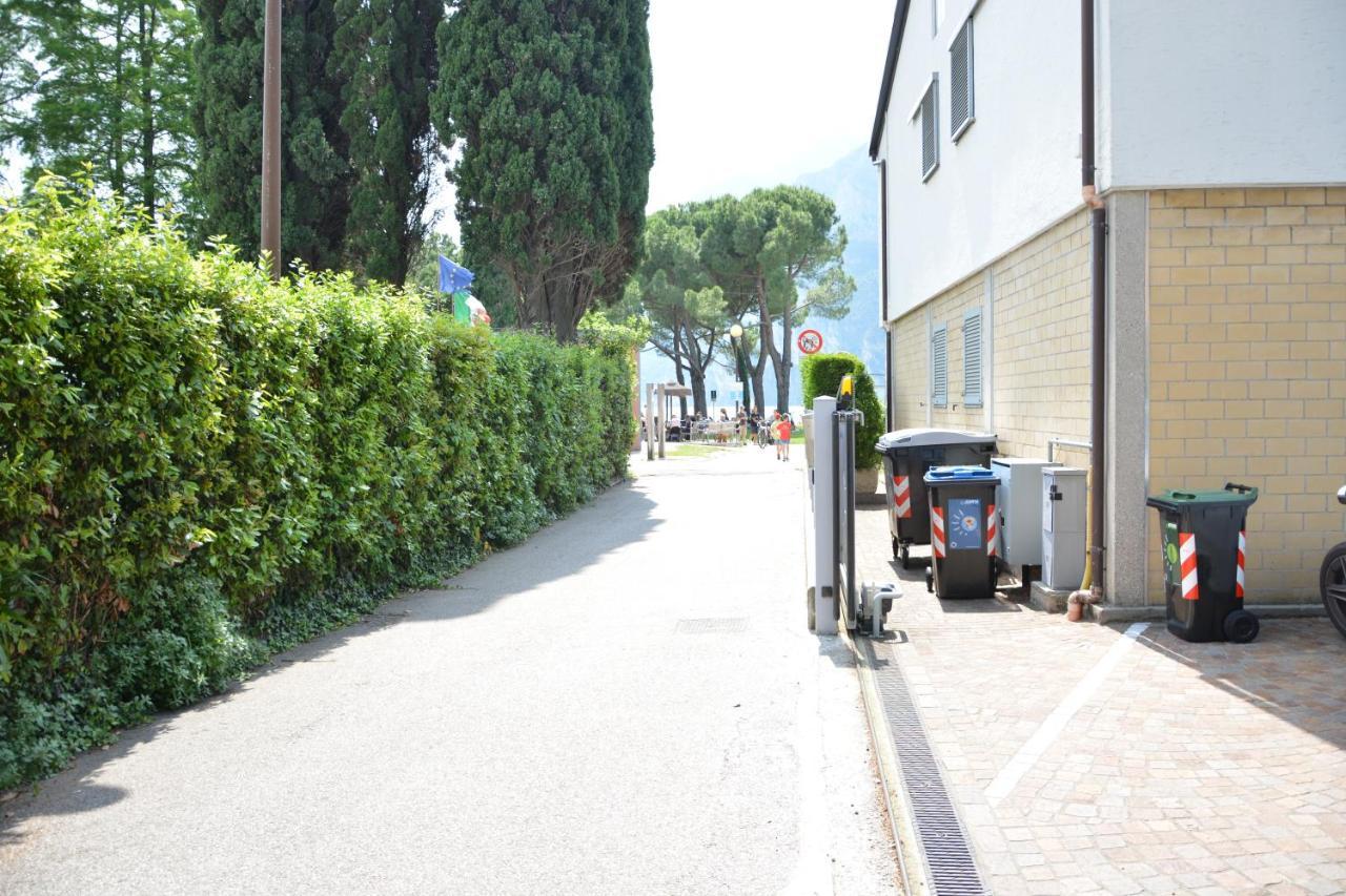 Terrazza Sul Lago Riva del Garda Bagian luar foto
