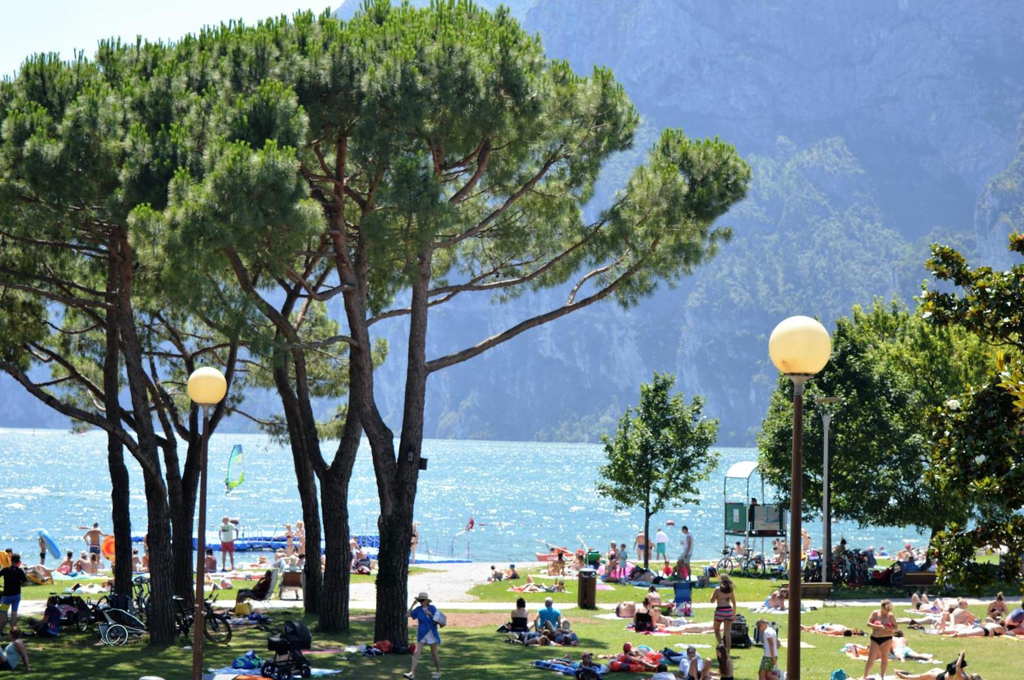 Terrazza Sul Lago Riva del Garda Bagian luar foto