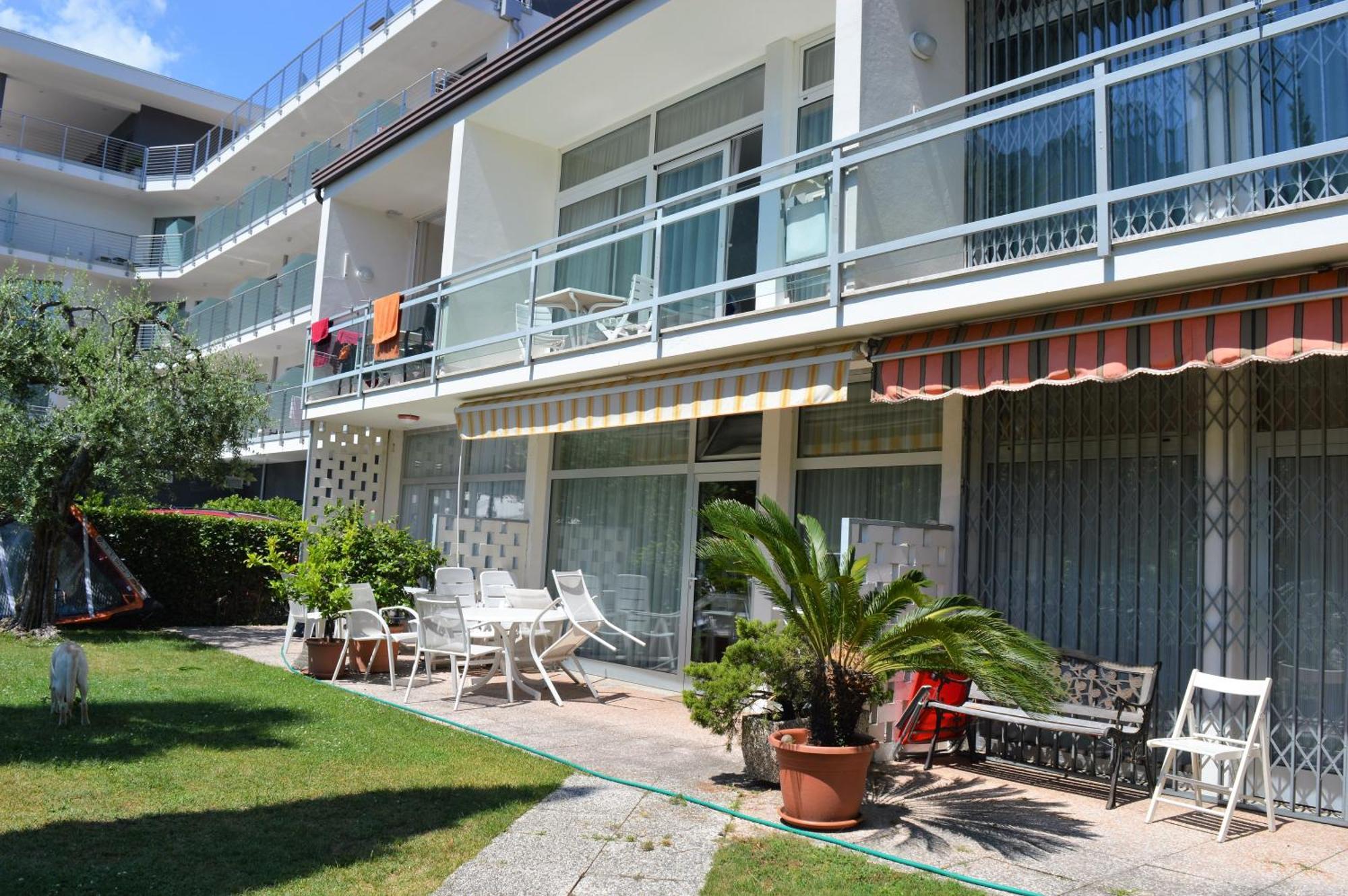 Terrazza Sul Lago Riva del Garda Bagian luar foto