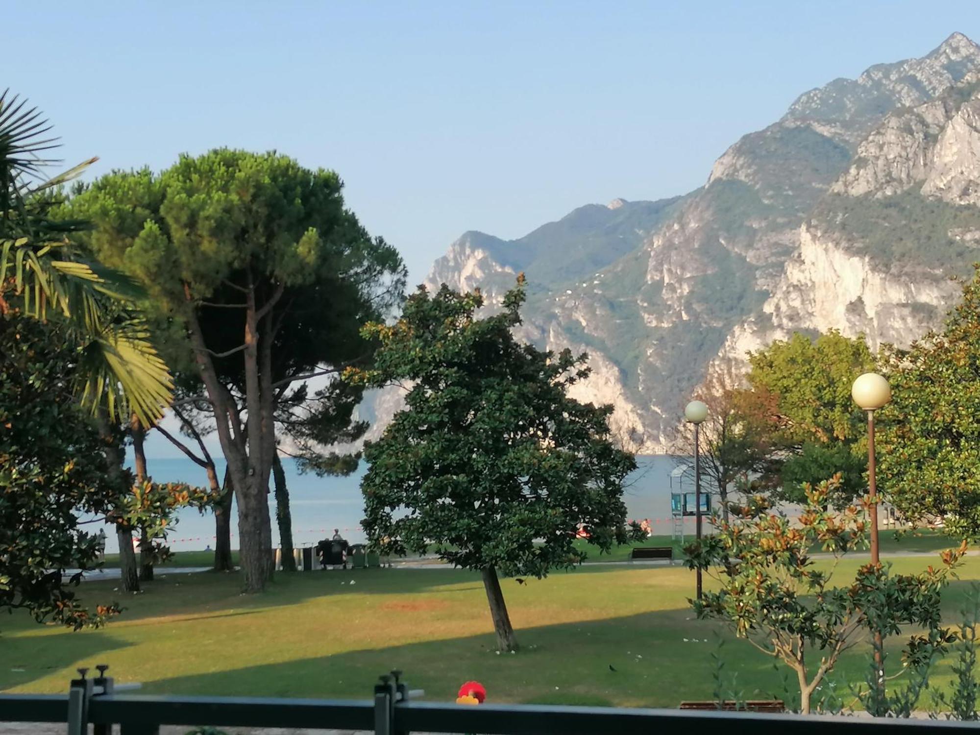Terrazza Sul Lago Riva del Garda Bagian luar foto