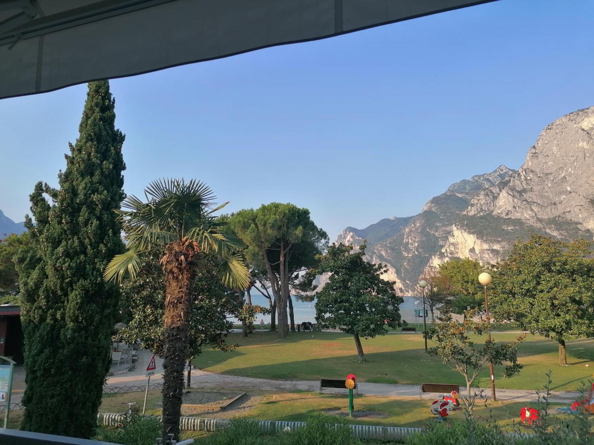 Terrazza Sul Lago Riva del Garda Bagian luar foto